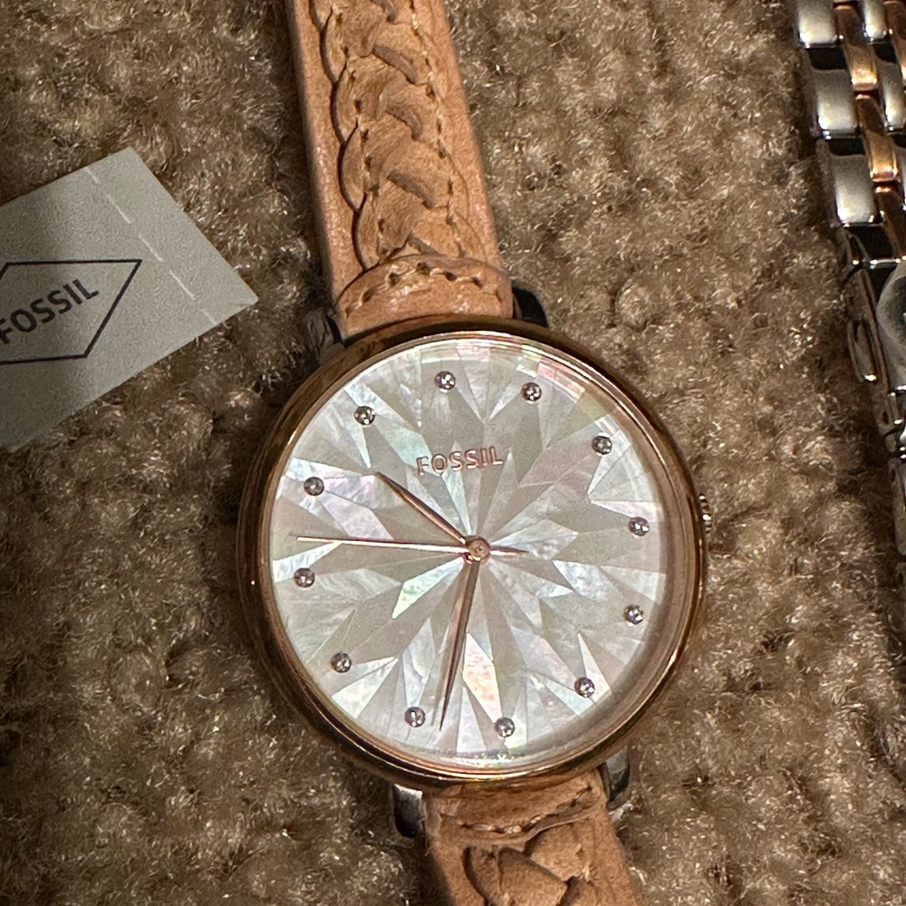 Fossil Watch With Three Interchangeable Straps - image 4